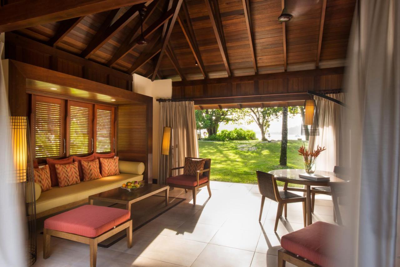 ホテル コンスタンスエペリア ポート・グロード エクステリア 写真 Living room of a Beachfront Pool Villa