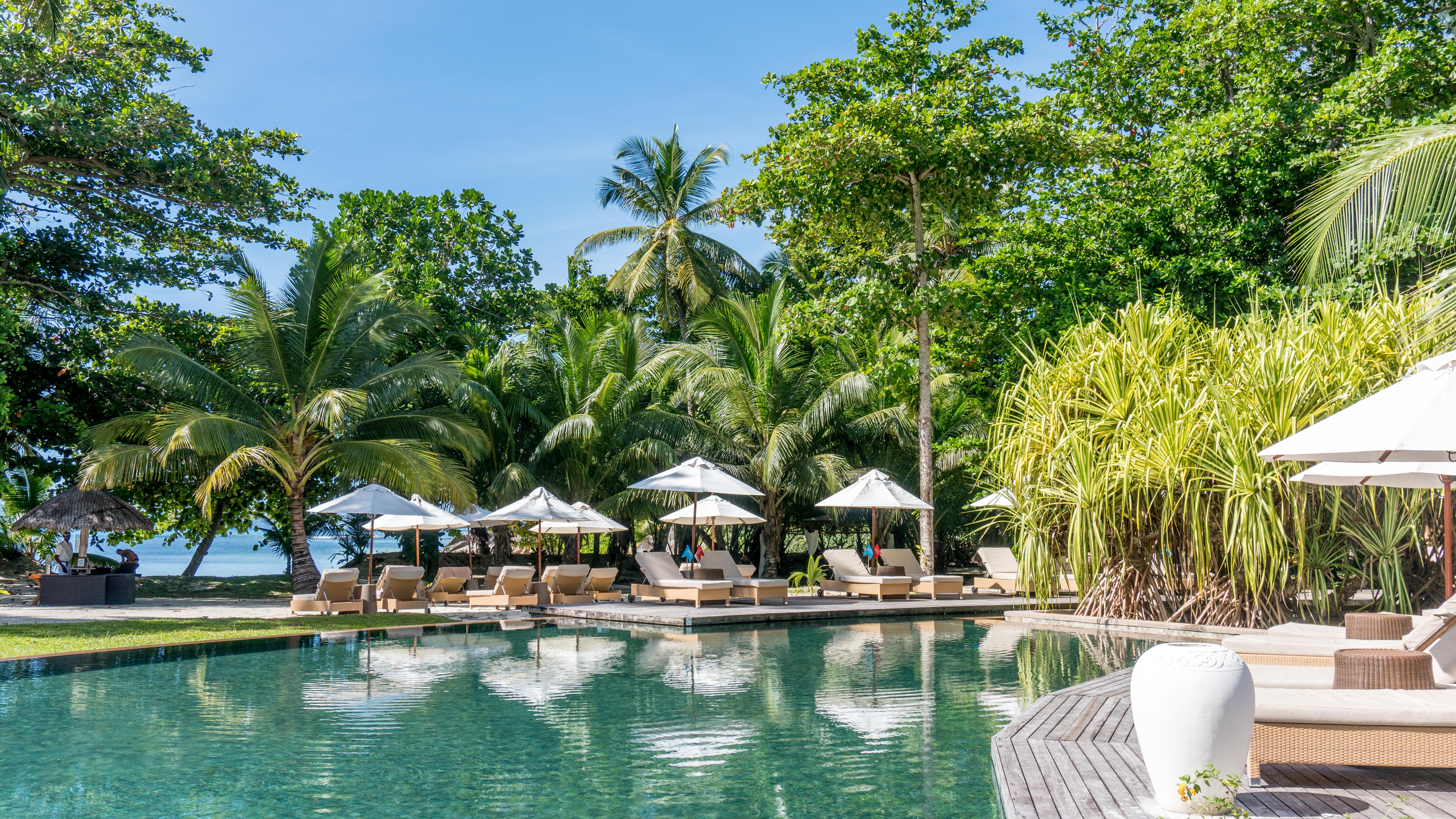ホテル コンスタンスエペリア ポート・グロード エクステリア 写真 The swimming pool at the resort