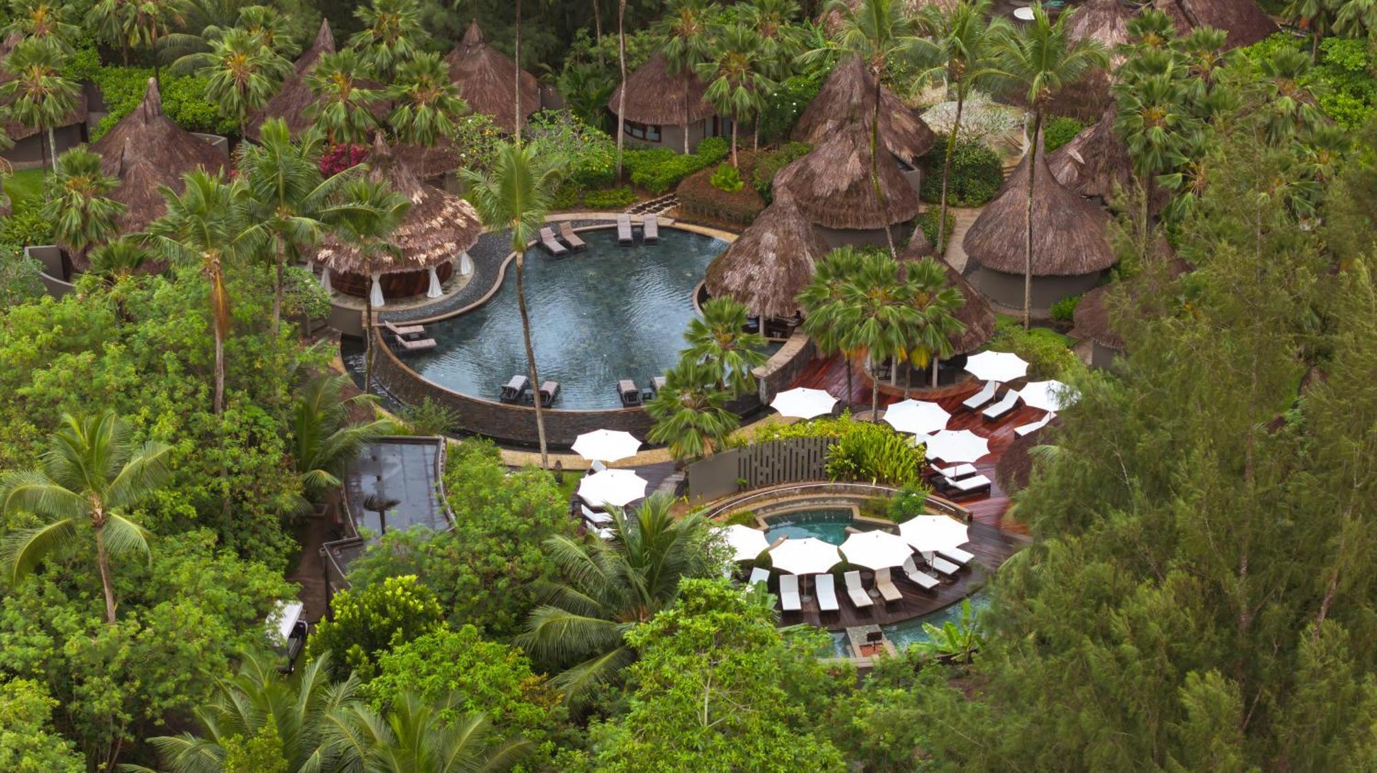 ホテル コンスタンスエペリア ポート・グロード エクステリア 写真 The resort's main pool