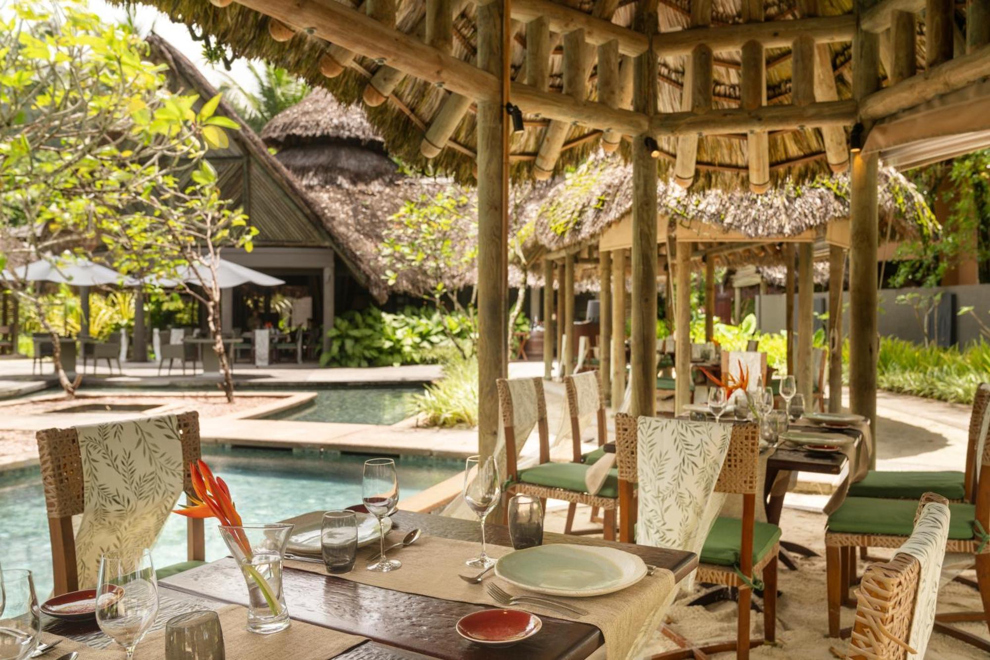 ホテル コンスタンスエペリア ポート・グロード エクステリア 写真 The restaurant at the resort