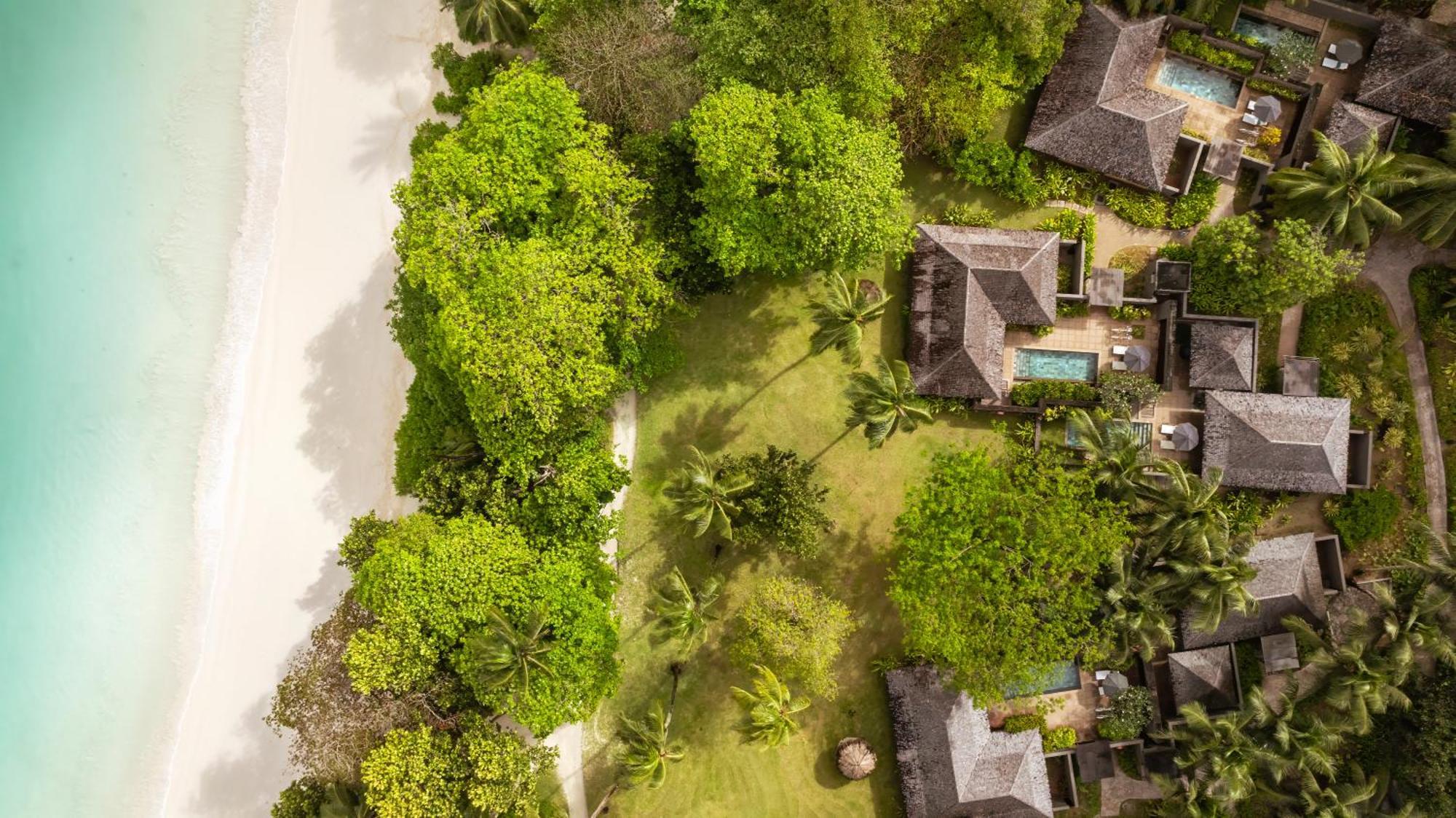 ホテル コンスタンスエペリア ポート・グロード エクステリア 写真 Aerial view of the resort